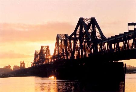 Exposition Le pont de Long Bien la mémoire et le présent